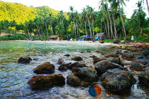 Đảo Nam Du mang một nét đẹp rất hoang sơ, nhưng lại thu hút rất nhiều khách du lịch.